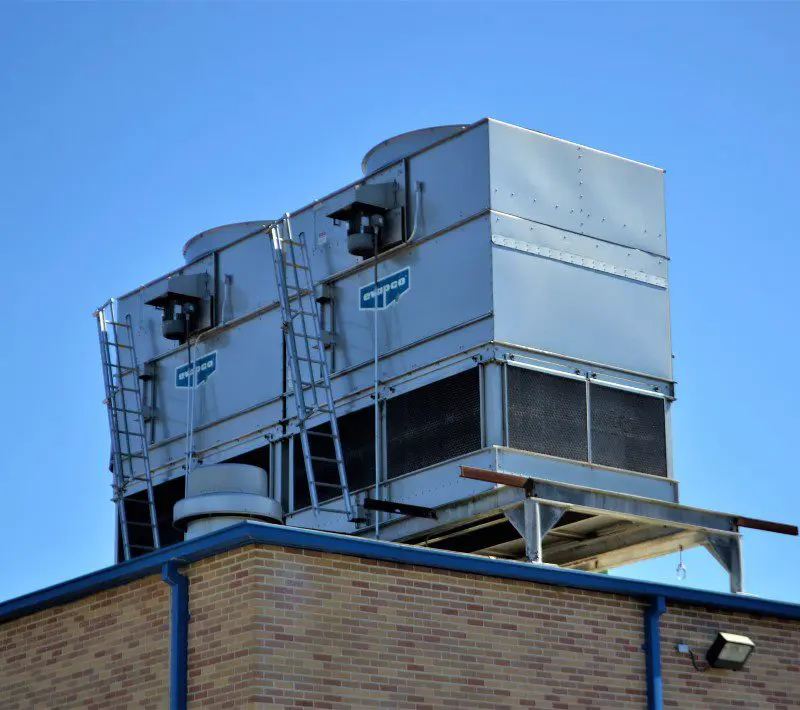 A large air conditioner unit sitting on top of a building.
