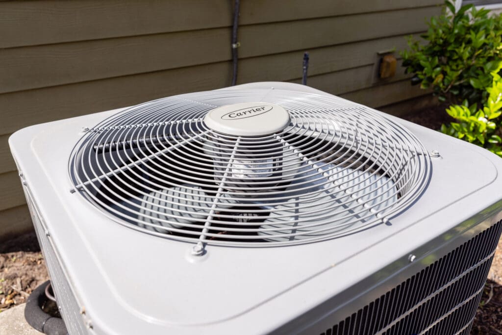 A picture of a carrier heat pump air conditioner new installation on the side of home in Jacksonville. Florida